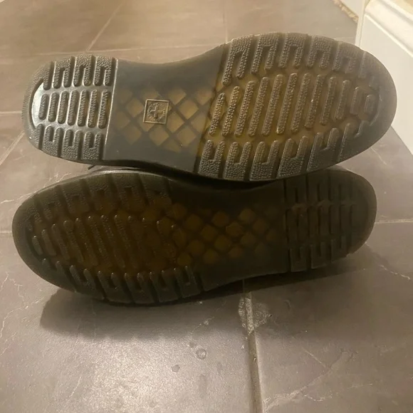 Dr. Martens White Leather lace up Boots - Picture 4 of 6